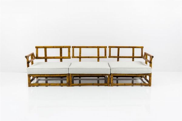 VIVAI DEL SUD : Serie di tre poltrone in bamboo assemblabili a formare un divano  cuscini imbottiti rivestiti in tessuto. Anni '90 ciascuna cm 70x78x82  - Asta Asta 155 - Design - Associazione Nazionale - Case d'Asta italiane