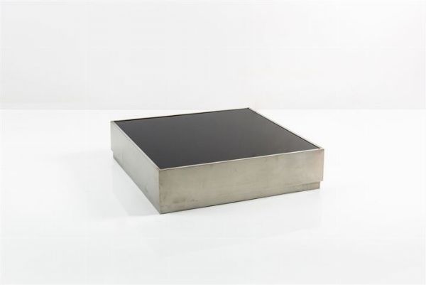 C2 : Tavolino in acciaio con piano in vetro fum. Anni '70 cm 25x100x100  - Asta Asta 155 - Design - Associazione Nazionale - Case d'Asta italiane