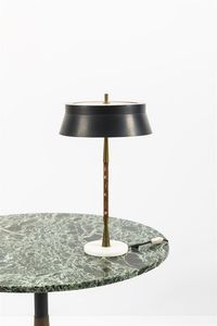 CASEY FANTIN - Lampada in ottone e metallo verniciato  inserto in ceramica decorata in policromia  base in marmo. Anni '60 cm  [..]
