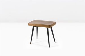 CASA E GIARDINO - Tavolino in legno ebanizzato con fascia lavorata. Anni '50 cm 65x68x40