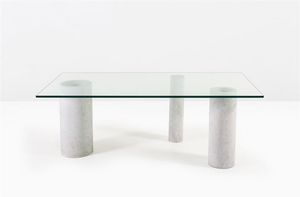 VIGNELLI LELLA E MASSIMO - Tavolo con basamento costituito da tre cilindri in marmo  piano in cristallo. Prod. Acerbis anni '80 cm 75x200 [..]