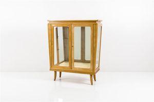 PRODUZIONE ITALIANA - Vetrina in legno chiaro a due ante con vetro. Anni '50 cm 145x120x45