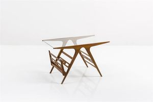 PRODUZIONE ITALIANA - Tavolino portariviste in legno di faggio  piano in vetro molato. Anni '50 cm 47x75x46