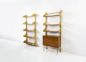 FEAL - Coppia di librerie in ottone  una provvista di mobile contenitore in legno. Fine anni '50  inizio anni '60 cm  [..]