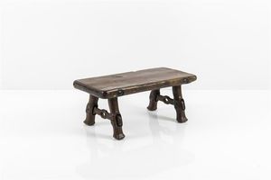 PRODUZIONE ITALIANA - Tavolino in legno massello tornito. Anni '50 cm 45x55x112