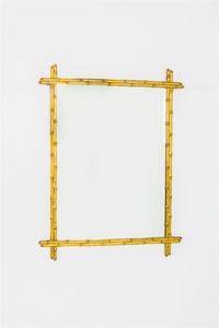 PRODUZIONE ITALIANA - Specchio in legno lavorato a simil bamboo e laccato oro. Anni '50 cm 120x95