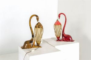 TURA ALDO - Coppia di lampade da tavolo in legno rivestito in pergamena vetrificata  diffusori in ottone. Anni '50 h cm 43