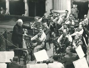 Piccagliani Erio : Ultimo concerto alla Scala diretto da Toscanini, 19/09/1952  - Asta Fotografia - Associazione Nazionale - Case d'Asta italiane