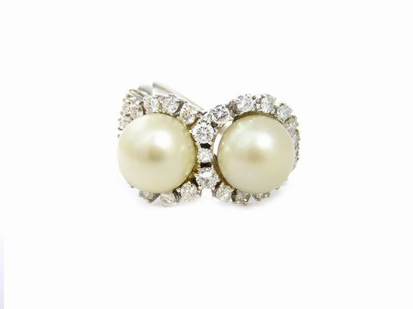Anello oro bianco con diamanti e perle coltivate Akoya  - Asta Gioielli e Orologi - I - Associazione Nazionale - Case d'Asta italiane