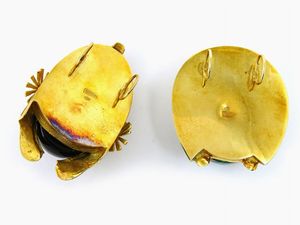 Due pendenti Trovato Gallery in oro giallo, onice e  malachite scolpiti  - Asta Gioielli e Orologi - II - Associazione Nazionale - Case d'Asta italiane