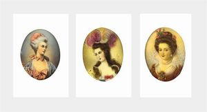 LOTTO DI TRE MINIATURE - XX secolo  su avorio  raffiguranti ritratti di dame in costume. cm 9x6  7x6 8x6 ovali. Entro cornici