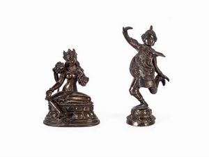 LOTTO DI DUE STATUINE ORIENTALI - In metallo  raffiguranti una danzatrice e una divinità seduta