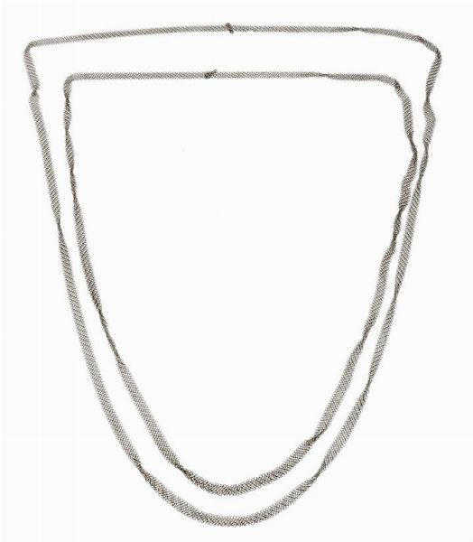 TIFFANY & CO. : Peso gr 16 Lunghezza cm 72 e 90 Coppia di collane  firmate Tiffany & Co  by Elsa Peretti  lavorate a maglie a tessuto composta da piccoli anelli  - Asta Asta 157 - Gioielli - Associazione Nazionale - Case d'Asta italiane