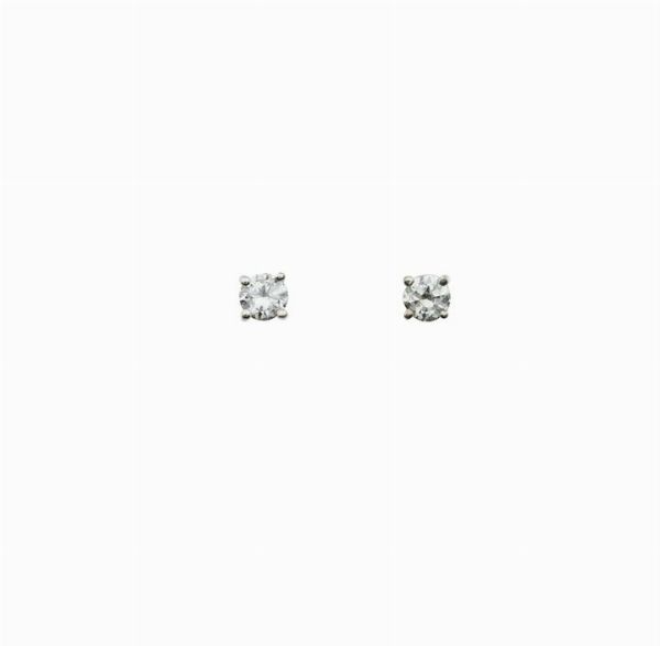 COPPIA DI ORECCHINI : Peso gr 1 8 in oro bianco con due diamanti taglio brillante per totali ct 0 70 ca  - Asta Asta 157 - Gioielli - Associazione Nazionale - Case d'Asta italiane