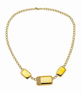 GIROCOLLO - Peso gr 28   Lunghezza cm 40 in oro giallo con al centro tre elementi rigidi geometrici con diamanti taglio brillante  [..]