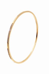 BRACCIALE - Peso gr 8 9 rigido  in oro rosa  con inserti in diamanti taglio brillante per totali ct 0 74 ca  probabile colore  [..]