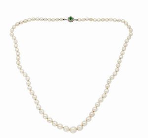 CIRIO E BONISOLI - Lunghezza cm 50 Girocollo composto da un filo di perle giapponesi a scalare dal diam di mm a 4 a 8 6. Chiusura  [..]