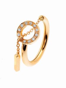 ANELLO - Peso gr 3 9 Misura16 in oro rosa  con elemento geometrico di forma rotonda con diamanti taglio brillante per totali  [..]
