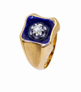CHEVALIER - Peso gr 9 4 Misura 9 in oro giallo  sommit quadrata con smalto blu  al centro un diamantino taglio brillante  [..]