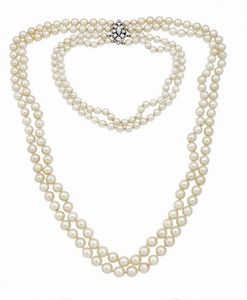 LUNGA COLLANA - Lunghezza cm 36  e 75 ca composta da quattro fili di perle giapponesi dal diam di mm 6 3 a 9 6 ca. Chiusura in  [..]