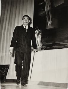 VITALE EZIO (1926 - 1991) - Salvador Dali a Palazzo Rospigliosi, Roma 1954.