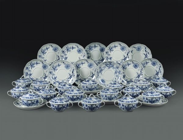 Diciotto tazze da brodo Meissen, verso la met del XX secolo  - Asta L'Art de la Table - Associazione Nazionale - Case d'Asta italiane