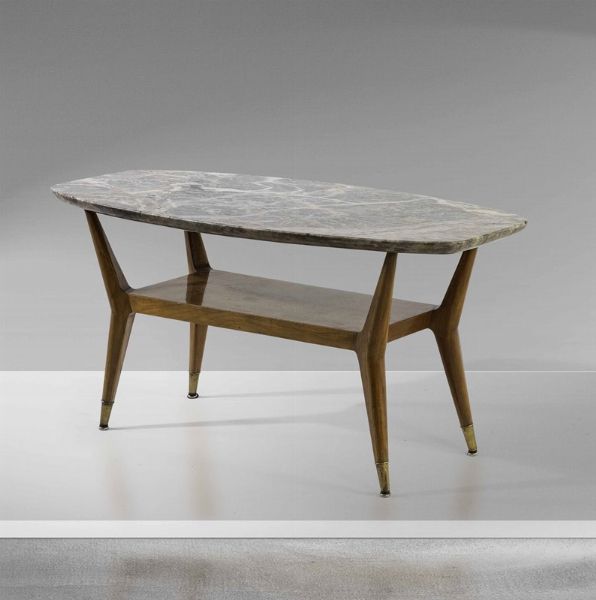 Tavolo basso in legno con puntali in ottone e piano in marmo.  - Asta Design Lab - Associazione Nazionale - Case d'Asta italiane