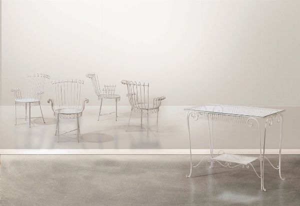 Set da giardino composto da tavolo e quattro sedie con braccioli, struttura in metallo laccato e piano in vetro.  - Asta Design Lab - Associazione Nazionale - Case d'Asta italiane
