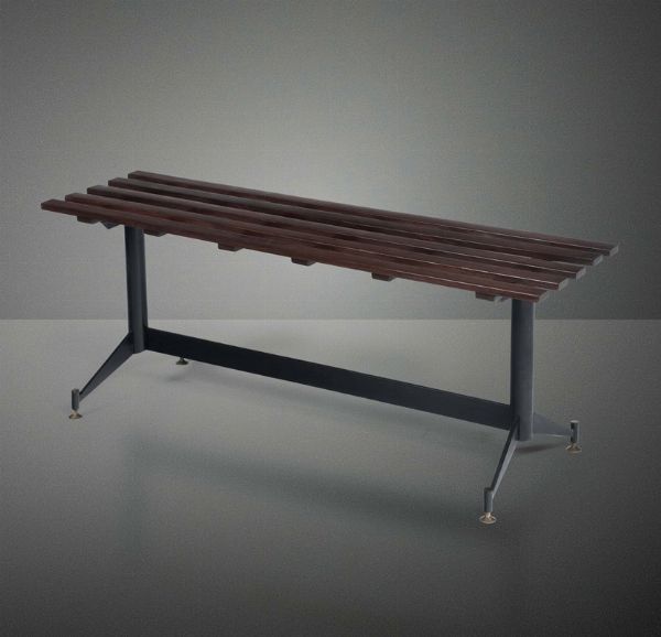 Panchetta con struttura in metallo laccato e seduta in legno.  - Asta Design Lab - Associazione Nazionale - Case d'Asta italiane