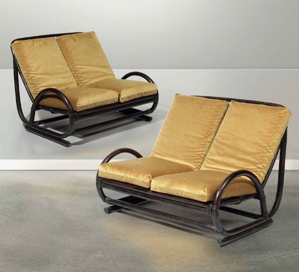 Coppia di divani con struttura in bamb curvato al vapore e rivestimento in velluto.  - Asta Design Lab - Associazione Nazionale - Case d'Asta italiane