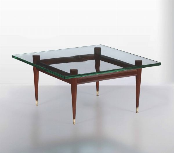Tavolo basso con struttura in legno, puntali in ottone e piano in vetro.  - Asta Design Lab - Associazione Nazionale - Case d'Asta italiane