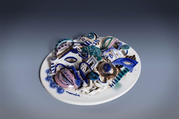 Milan Martink : Placca in porcellana con decorazioni a rilievo policromo, in ovale  - Asta Incanti d'Arte - Associazione Nazionale - Case d'Asta italiane