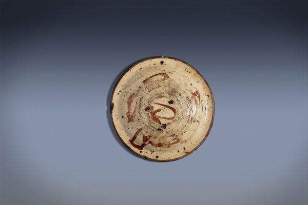 Piatto ispano-moresco in ceramica a lustro con motivi geometrici, secolo XVII  - Asta Incanti d'Arte - Associazione Nazionale - Case d'Asta italiane