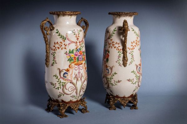 Coppia di vasi in ceramica con applicazioni in bronzo, secolo XX  - Asta Incanti d'Arte - Associazione Nazionale - Case d'Asta italiane
