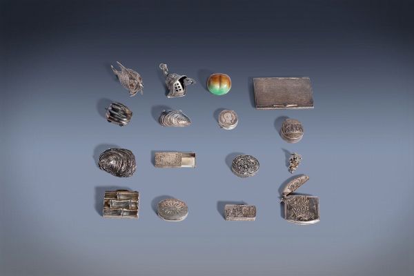 Lotto di sedici oggetti in argento, di misure e forme diverse  - Asta Incanti d'Arte - Associazione Nazionale - Case d'Asta italiane