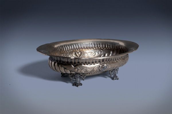 Vaso in argento 800, con volute e baccellature, secolo XX  - Asta Incanti d'Arte - Associazione Nazionale - Case d'Asta italiane