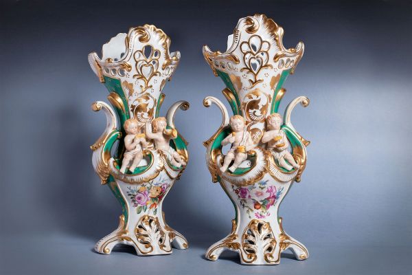 Coppia di vasi in porcellana, in stile Luigi Filippo, secolo XX  - Asta Incanti d'Arte - Associazione Nazionale - Case d'Asta italiane