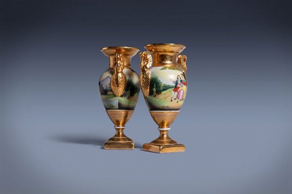 Coppia di vasi biansati in porcellana, fine secolo XIX  - Asta Incanti d'Arte - Associazione Nazionale - Case d'Asta italiane