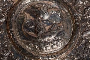 Grande piatto da parata in argento, Portogallo secoli XVII- XVIII  - Asta Incanti d'Arte - Associazione Nazionale - Case d'Asta italiane