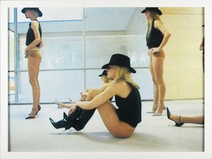 BEECROFT VANESSA (n. 1969) - Performance.