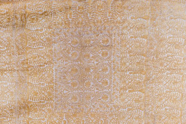 Arte Islamica : Raffinato sari in seta ricamata a motivo di foglie di buteh India, XIX secolo  - Asta ASTA 286 - ARTE ISLAMICA E INDIANA include dipinti orientalisti - Associazione Nazionale - Case d'Asta italiane