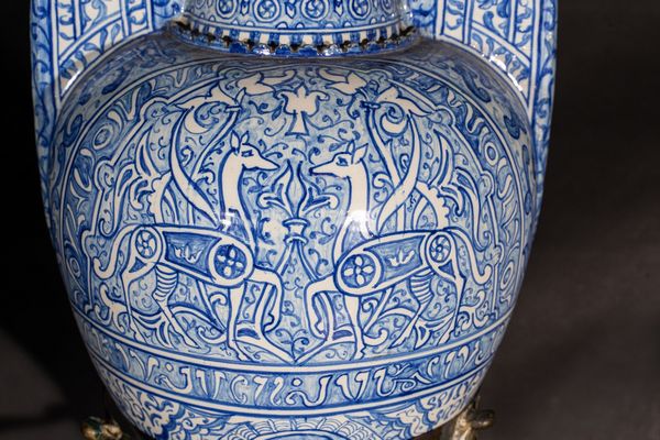 Arte Islamica : Vaso in ceramica in stile Alhambra  Europa, XX secolo  - Asta ASTA 286 - ARTE ISLAMICA E INDIANA include dipinti orientalisti - Associazione Nazionale - Case d'Asta italiane