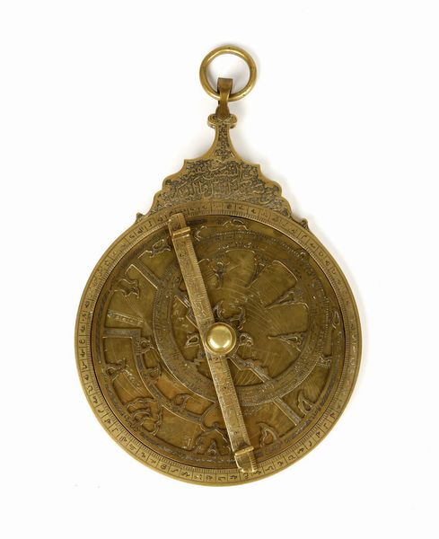 Arte Islamica : Astrolabio persiano in ottone  Iran, tardo XIX secolo  - Asta ASTA 286 - ARTE ISLAMICA E INDIANA include dipinti orientalisti - Associazione Nazionale - Case d'Asta italiane