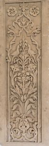 Arte Islamica - Pannello in arenaria scolpito con fiori e uccelli  India Mogul, XVII-XVIII secolo