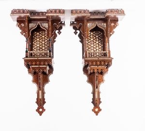Arte Islamica - Coppia di mensole in legno intarsiato  Impero Ottomano, XIX secolo
