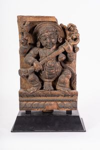 Arte Indiana - Fregio ligneo raffigurante divinit con strumento musicale India Meridionale, Tamil Nadu, XVIII-XIX secolo