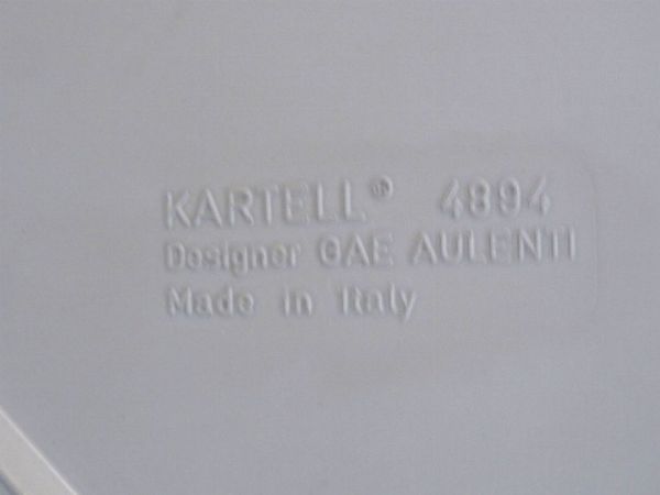 Tavolino basso in poliuretano bianco Gae Aulenti per Kartell  - Asta Arredi e dipinti antichi - Associazione Nazionale - Case d'Asta italiane
