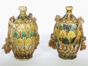 Coppia di fiaschi da pellegrino in ceramica  - Asta Arredi e dipinti antichi - Associazione Nazionale - Case d'Asta italiane