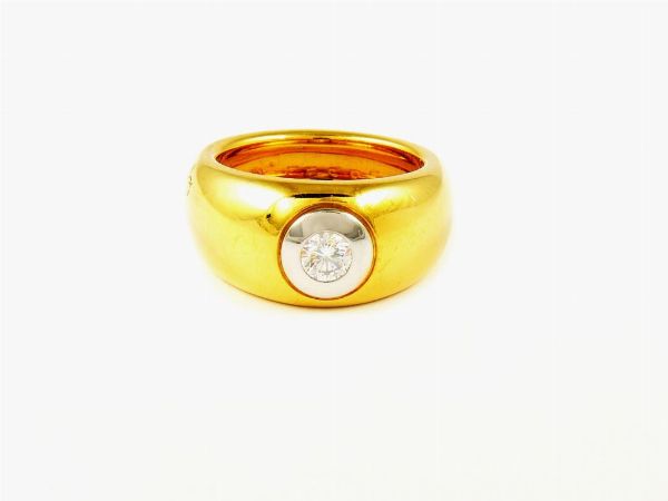 Anello a fascia Pomellato in oro giallo e bianco con diamante  - Asta Gioielli e Orologi - Associazione Nazionale - Case d'Asta italiane