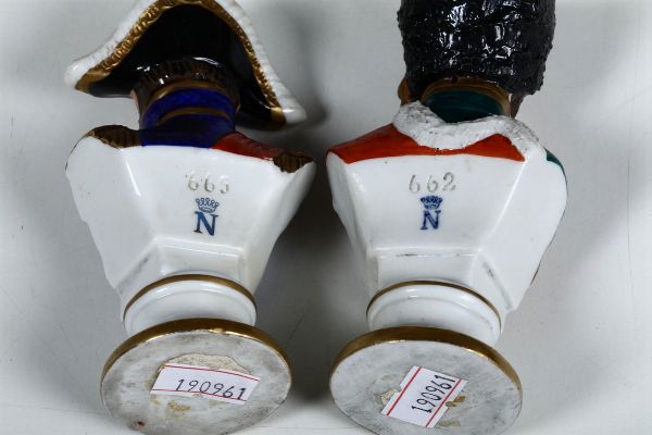 Sei figurine e due busti di militari Manifatture varie, XX secolo  - Asta Ceramiche - Asta a Tempo - Associazione Nazionale - Case d'Asta italiane